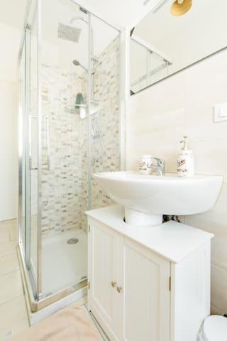 La Finestra Sulla Fiera Bed & Breakfast โบโลญญา ภายนอก รูปภาพ
